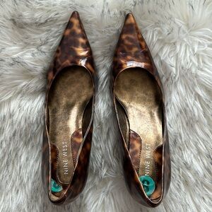 NINE WEST shiny tortoise-print heel!